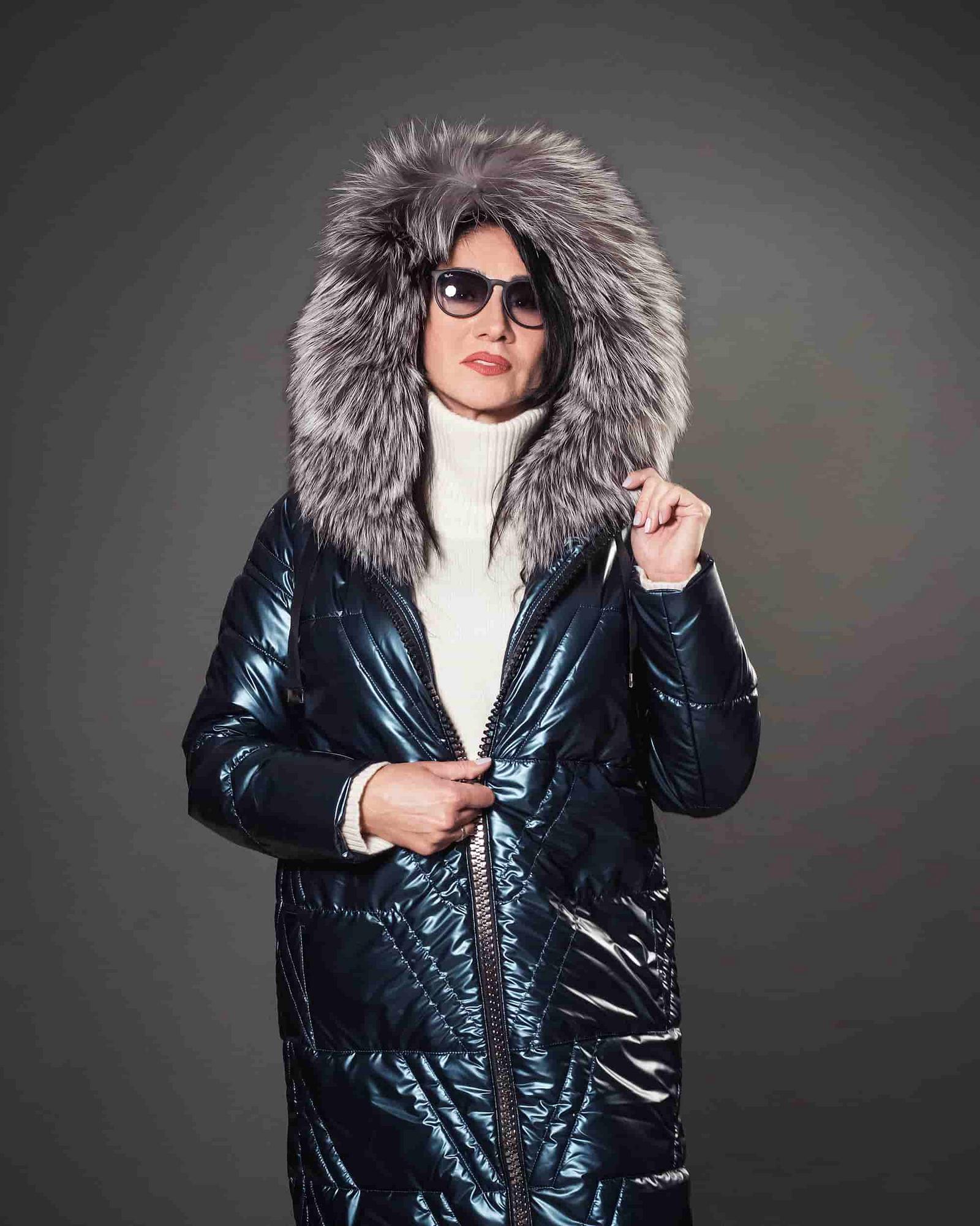 Пуховик с отделкой чернобурой лисы