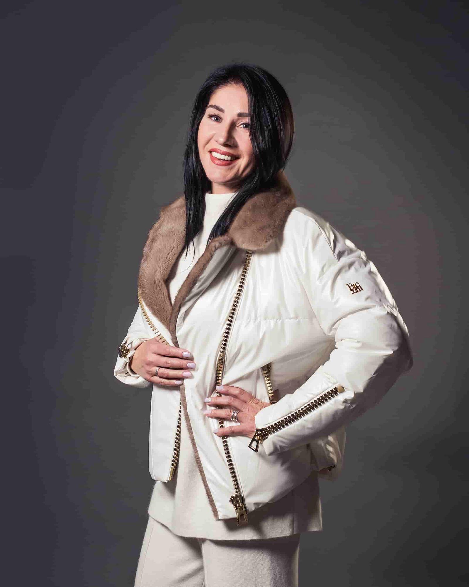 Пуховик с воротником из меха норки