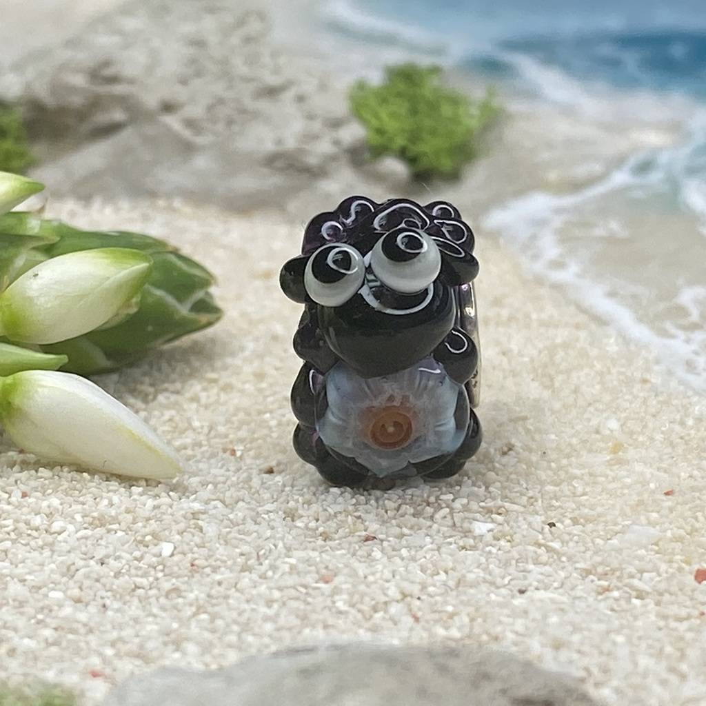 Sheep 1 plum with daffodil