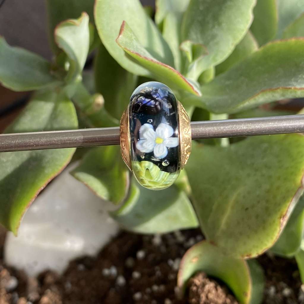 17 Saturday AQUARIUM  GOLD  bead