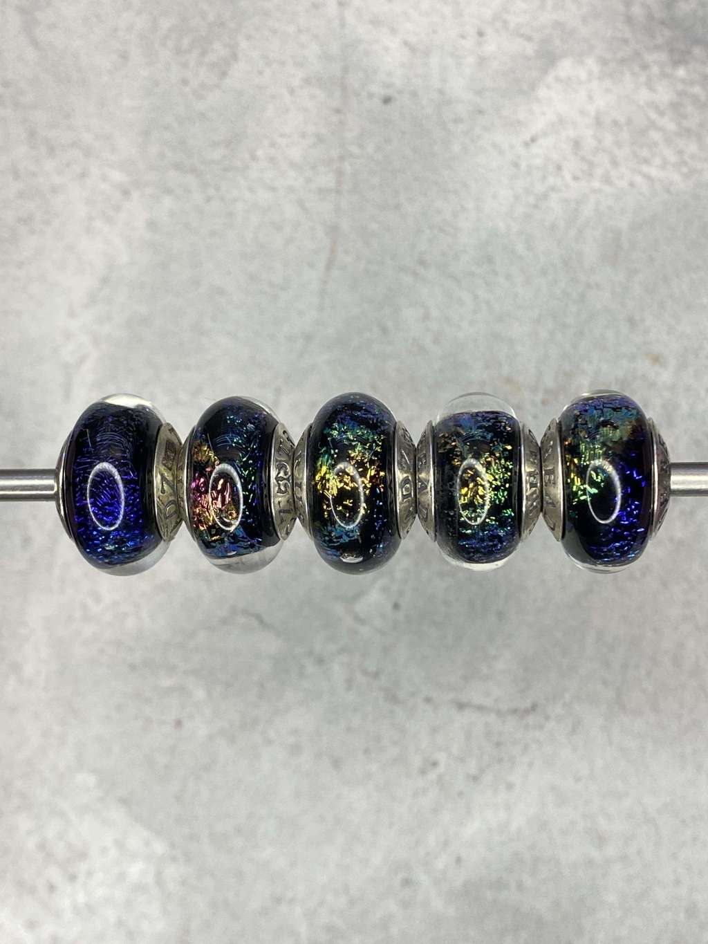 MTO DICHRO RAINBOW BEAD