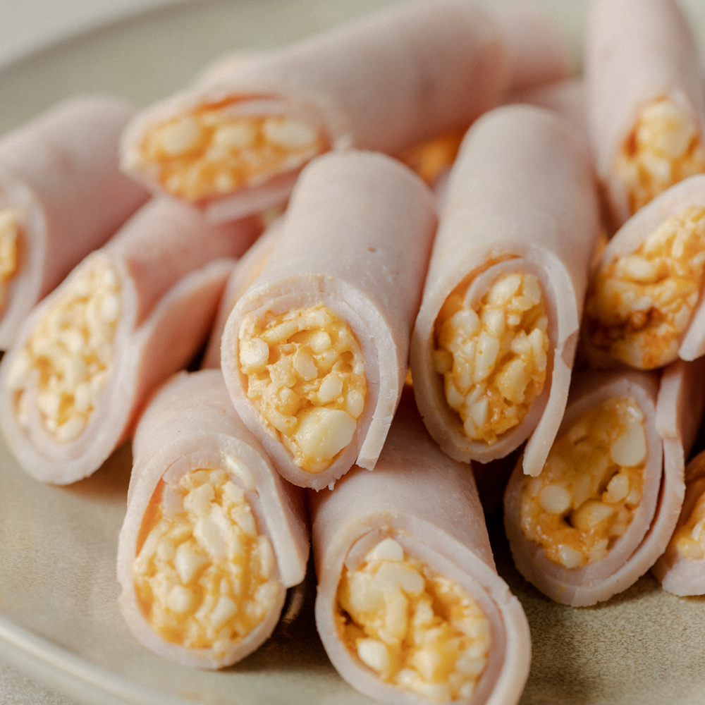 Рулетики с ветчиной, сыром и чесноком, 20 шт / 300 гр