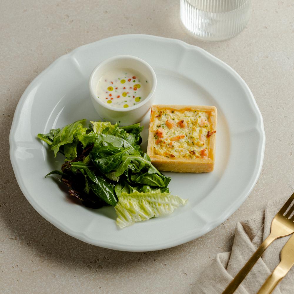 Мини-киш с лососем и шпинатом