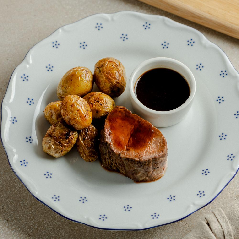 Говяжья вырезка с соусом демиглас, 450 гр на 2 персоны