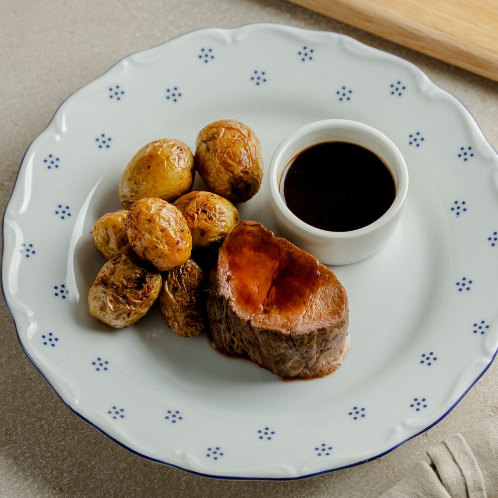 Говяжья вырезка с соусом демиглас, 350 гр на 2 персоны