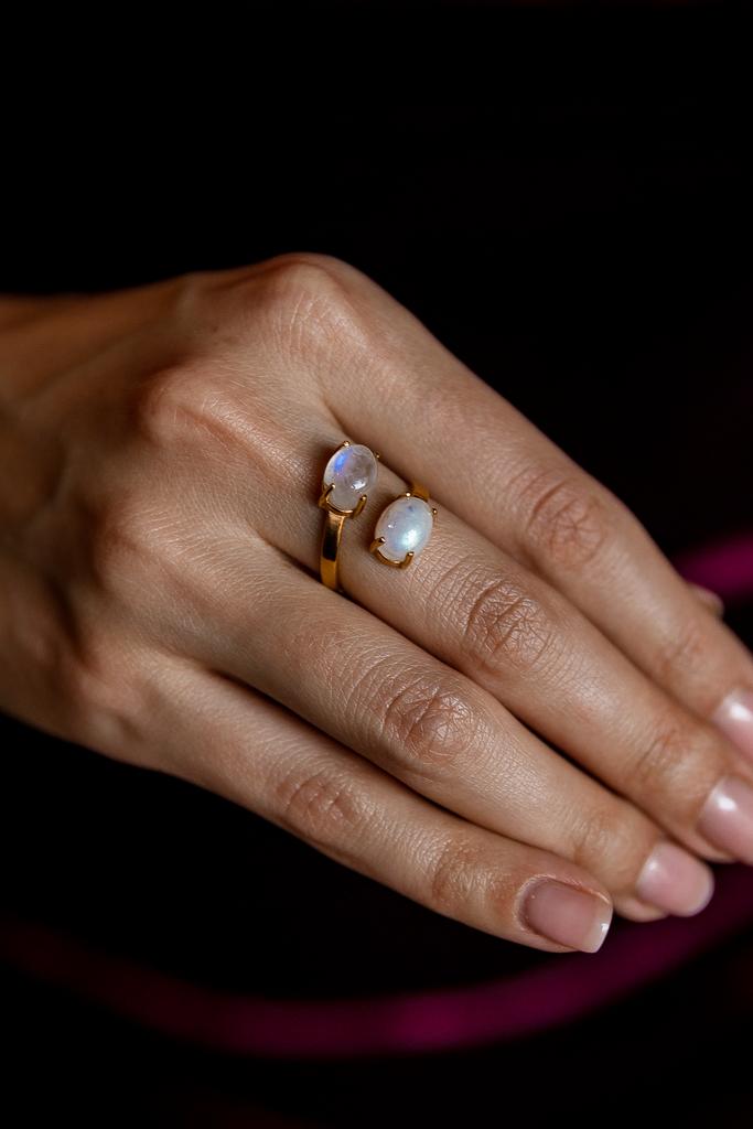 Кольцо с двойным лунным камнем