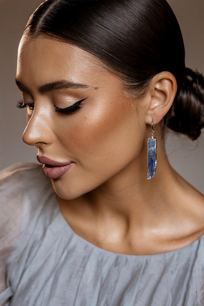 серьги с висячим камнем кианит