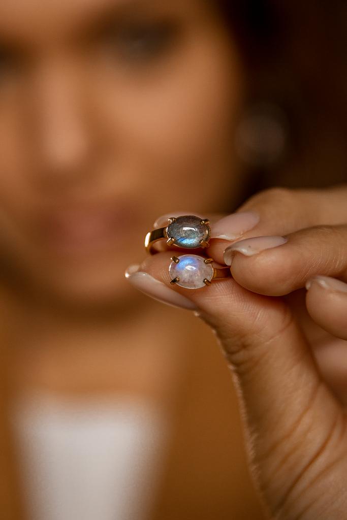Двойное кольцо с лунным камнем и лабрадоритом