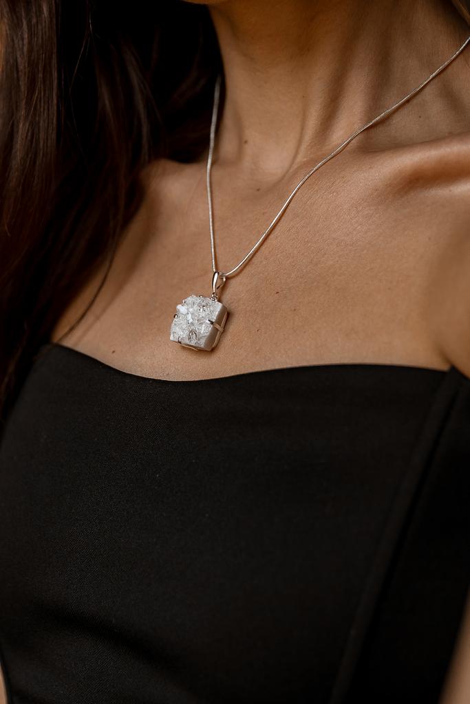 Подвеска с горным хрусталем