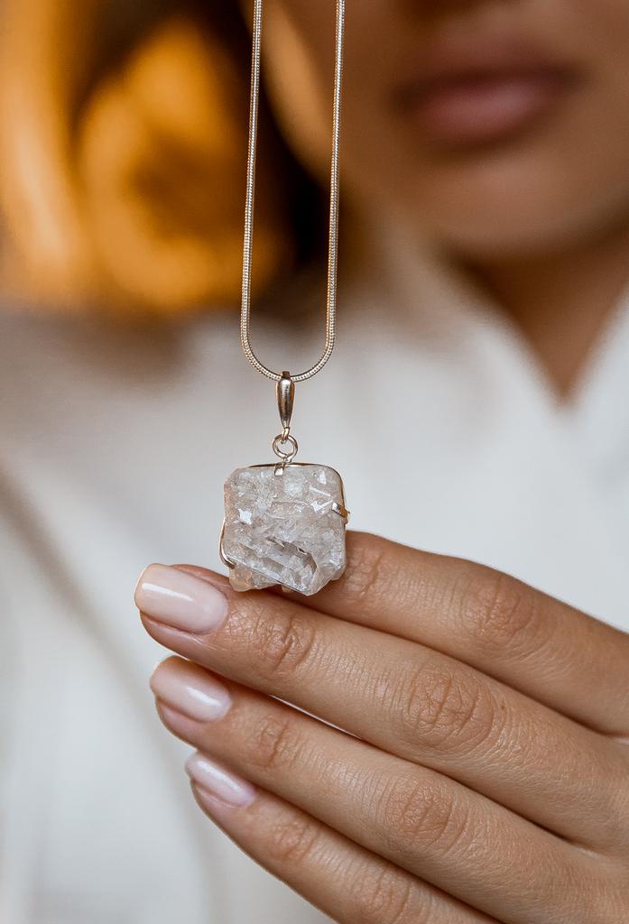 Подвеска с горным хрусталем