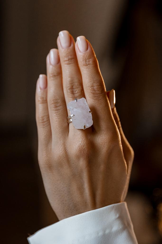 Кольцо с розовым кварцем