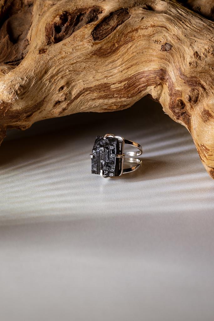 Кольцо с черным турмалином