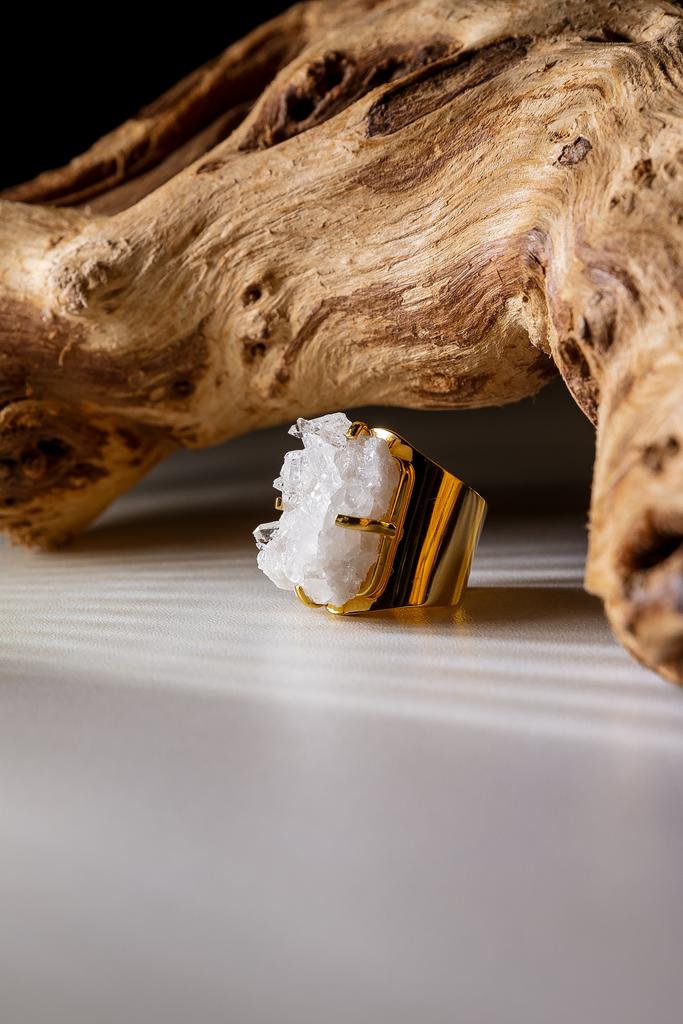 Кольцо кафф с горным хрусталем
