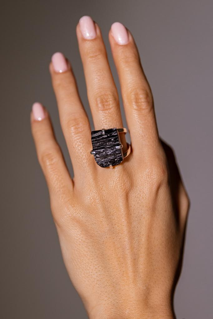 Кольцо с черным турмалином