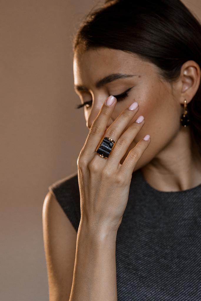 Кольцо кафф с черным турмалином