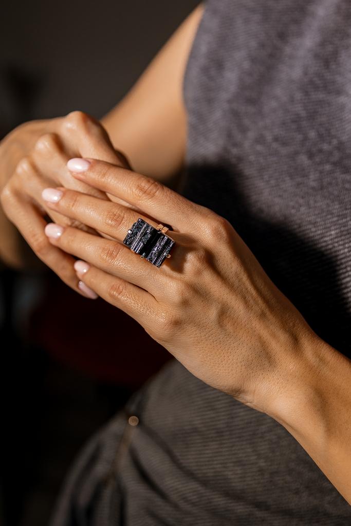Кольцо с черным турмалином