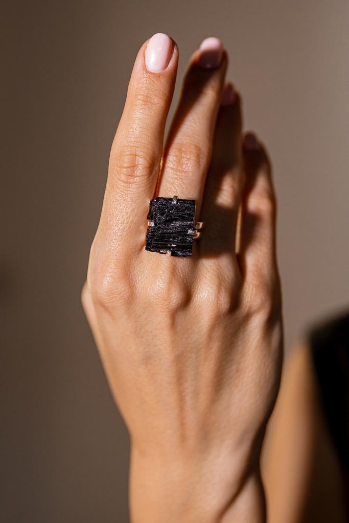 Кольцо с черным турмалином