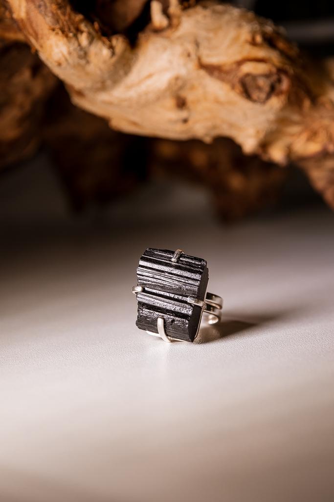 Кольцо с черным турмалином