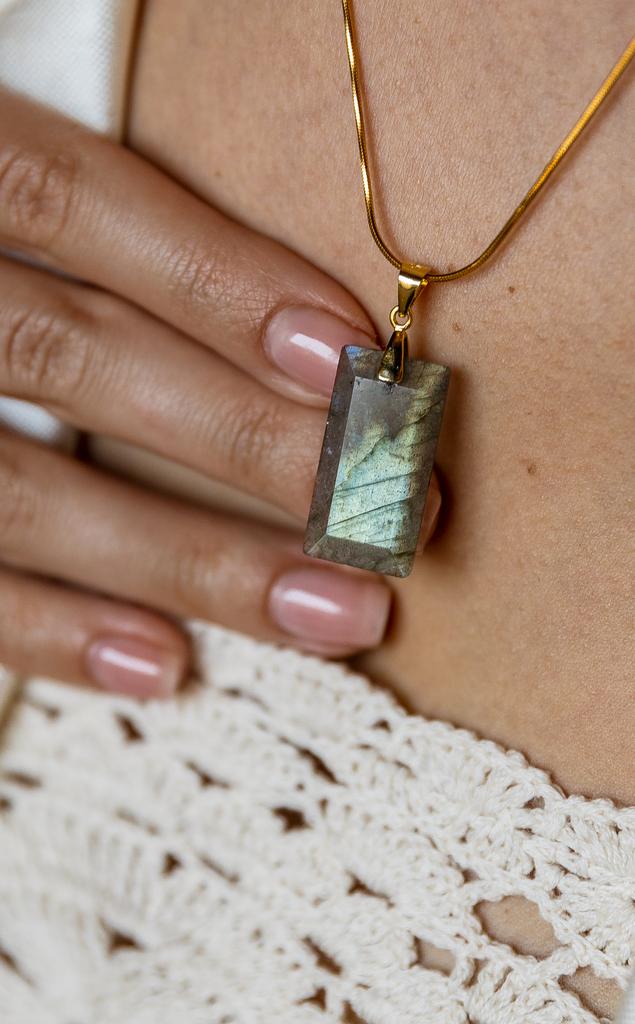 Подвеска с лабрадоритом