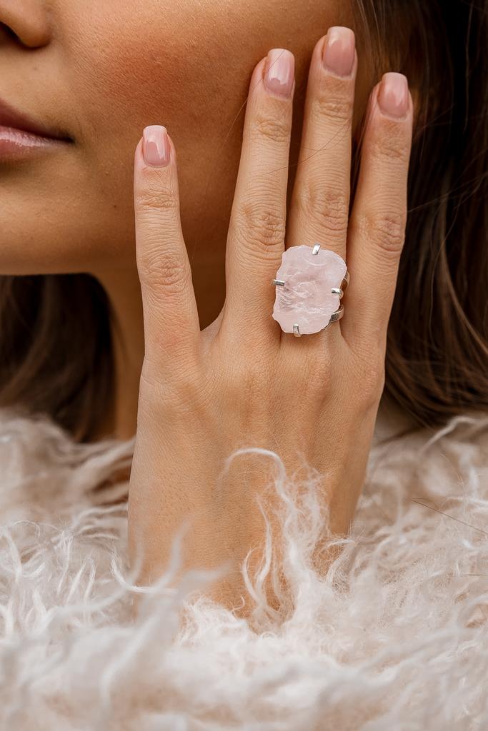 Кольцо с розовым кварцем
