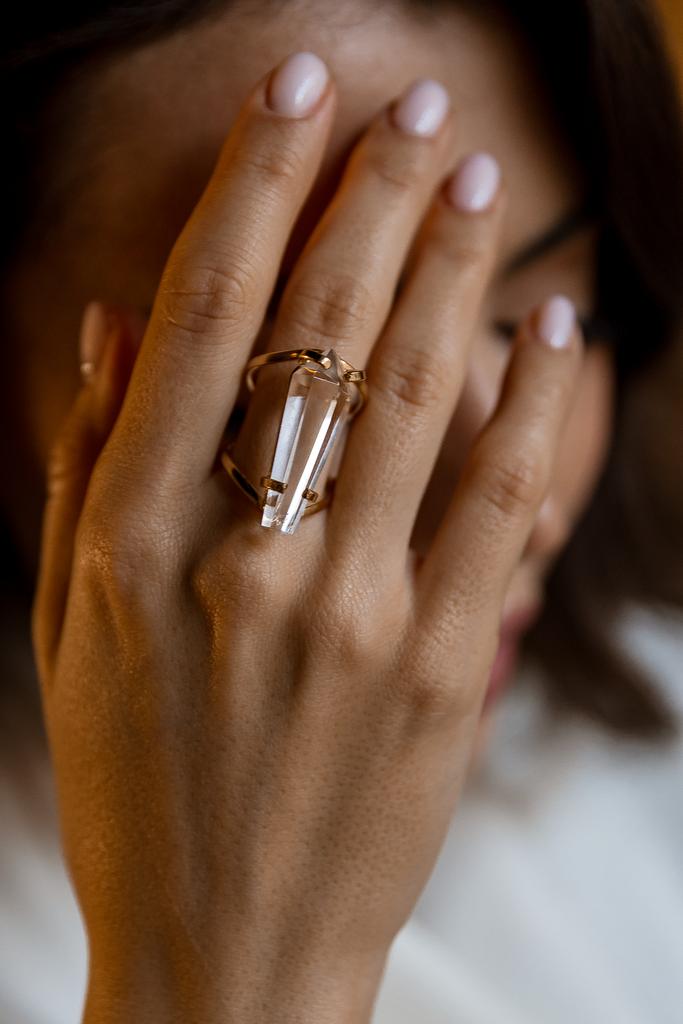 Кольцо с кристаллом горного хрусталя