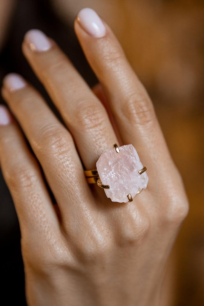 Кольцо с розовым кварцем