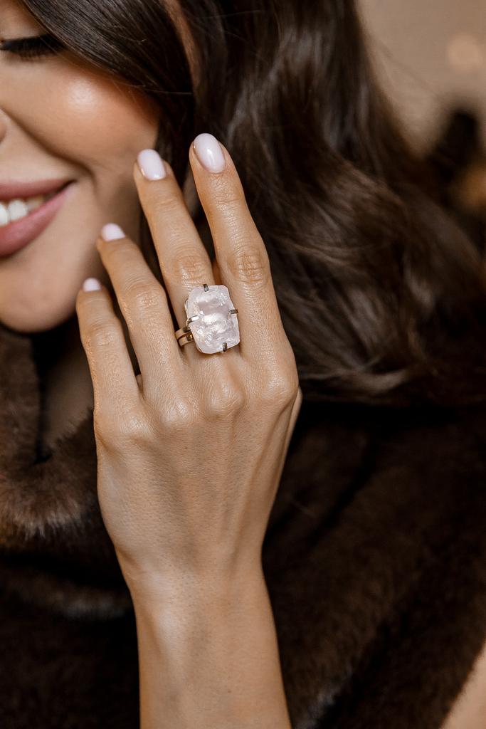 Кольцо с розовым кварцем