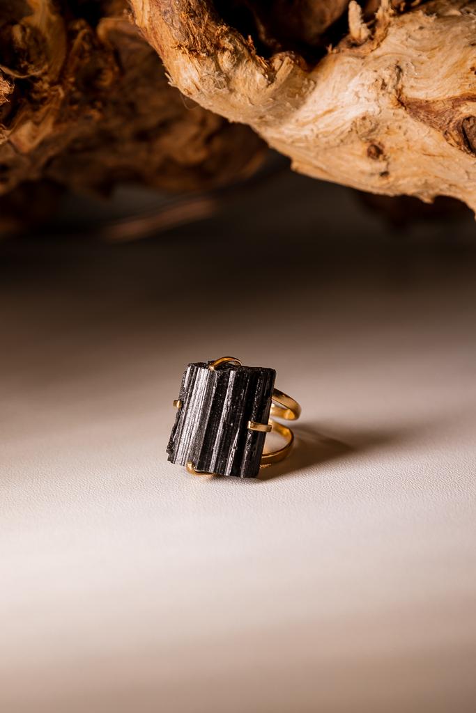 Кольцо с черным турмалином