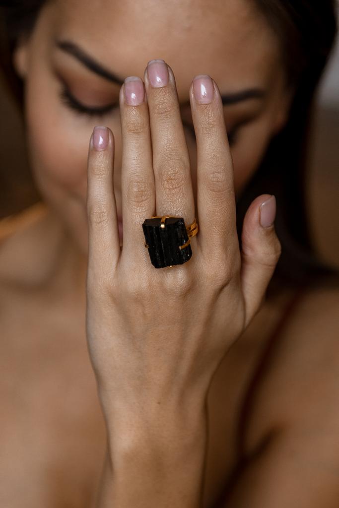 Кольцо с черным турмалином
