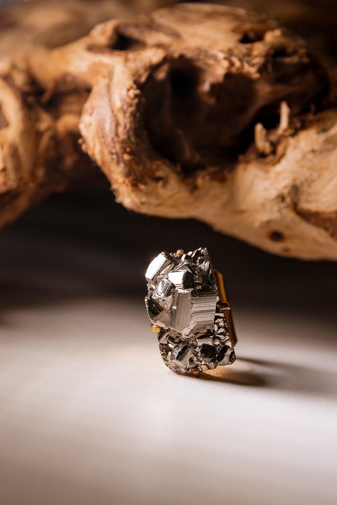 Кольцо кафф с пиритом