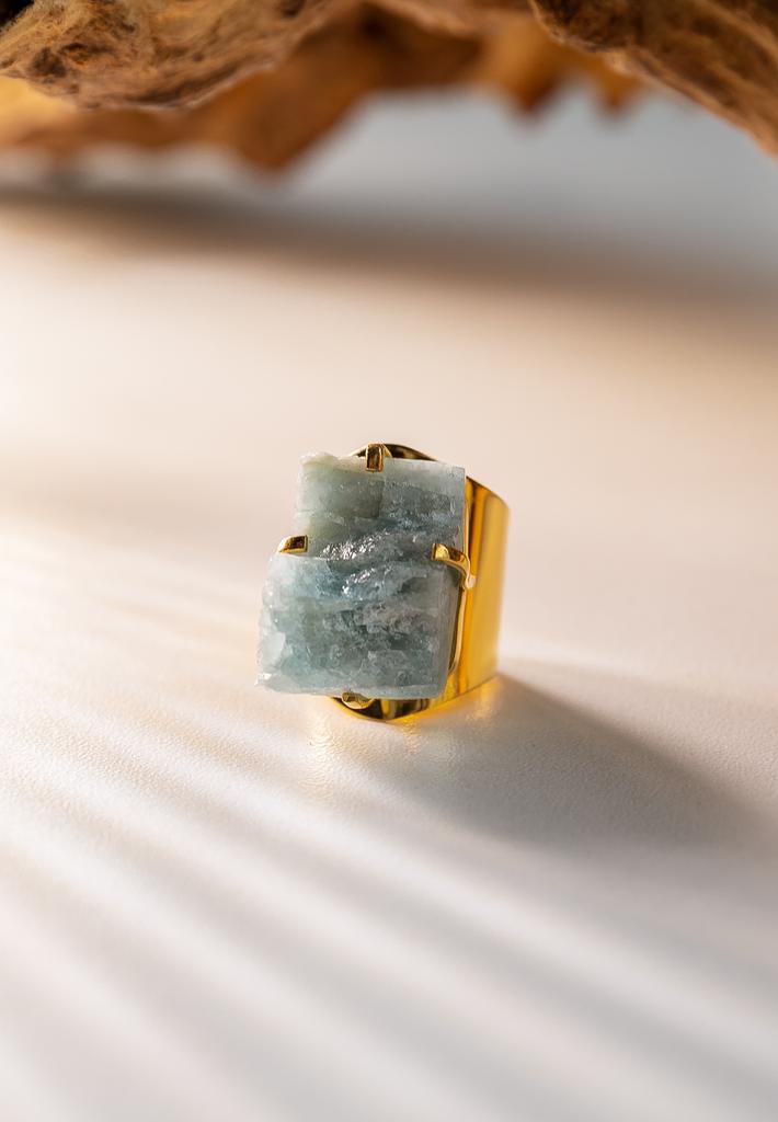 кольцо с аквамарином в золоте