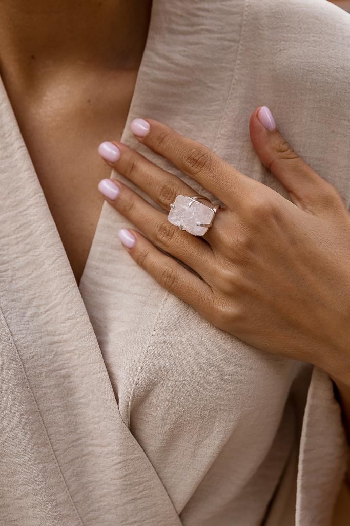 Кольцо с розовым кварцем