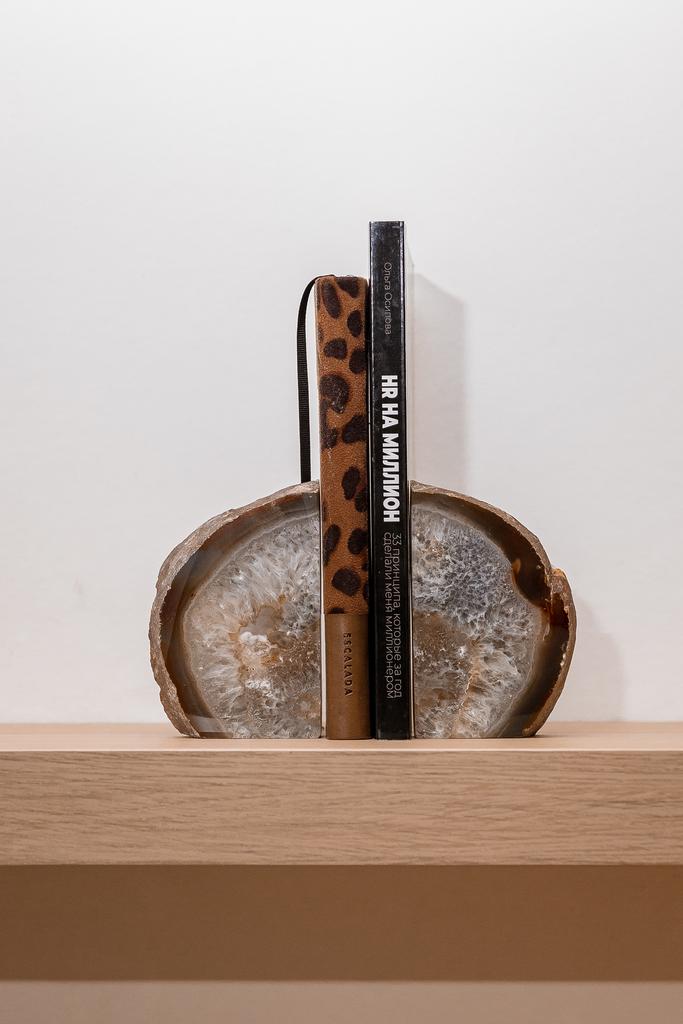 Подставка для книг из агата