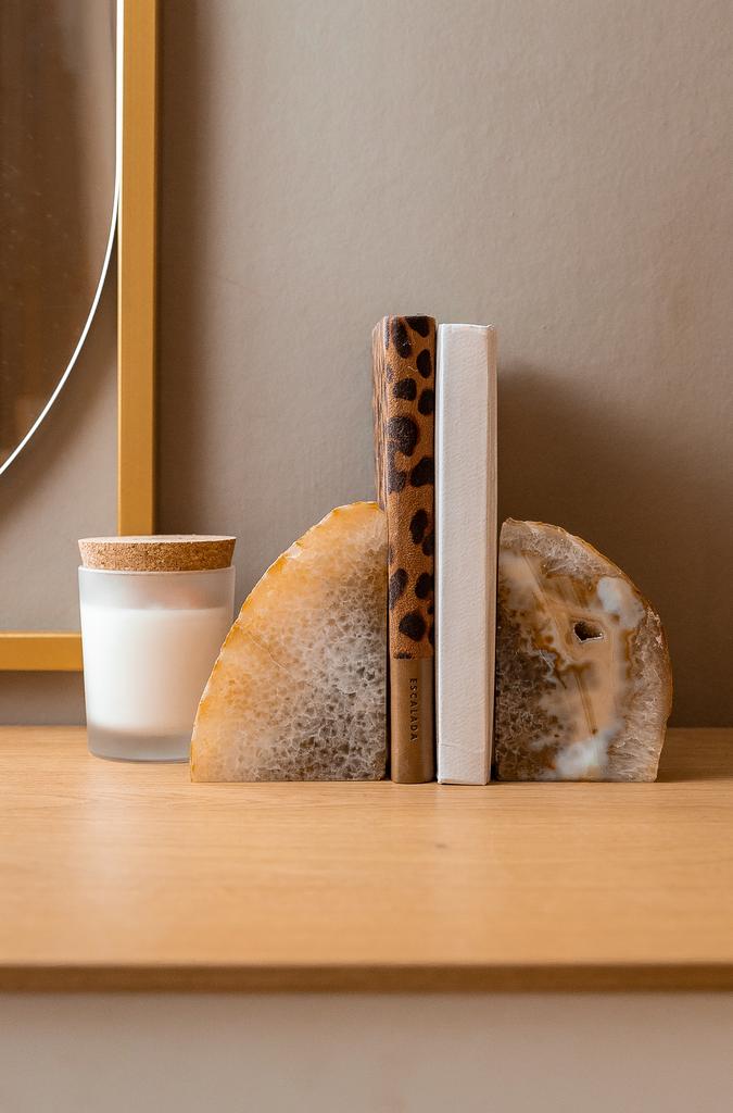 Подставка для книг из агата