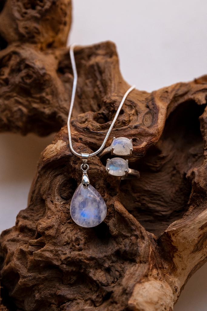 Комплект с лунным камнем