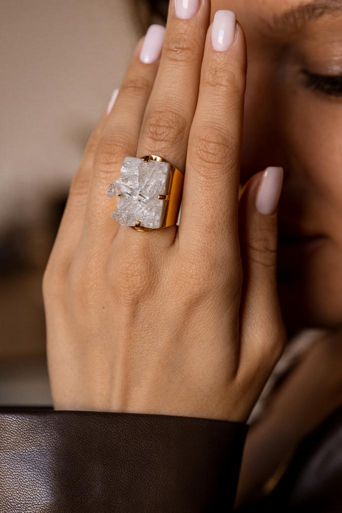 кольцо с друзой горного хрусталя