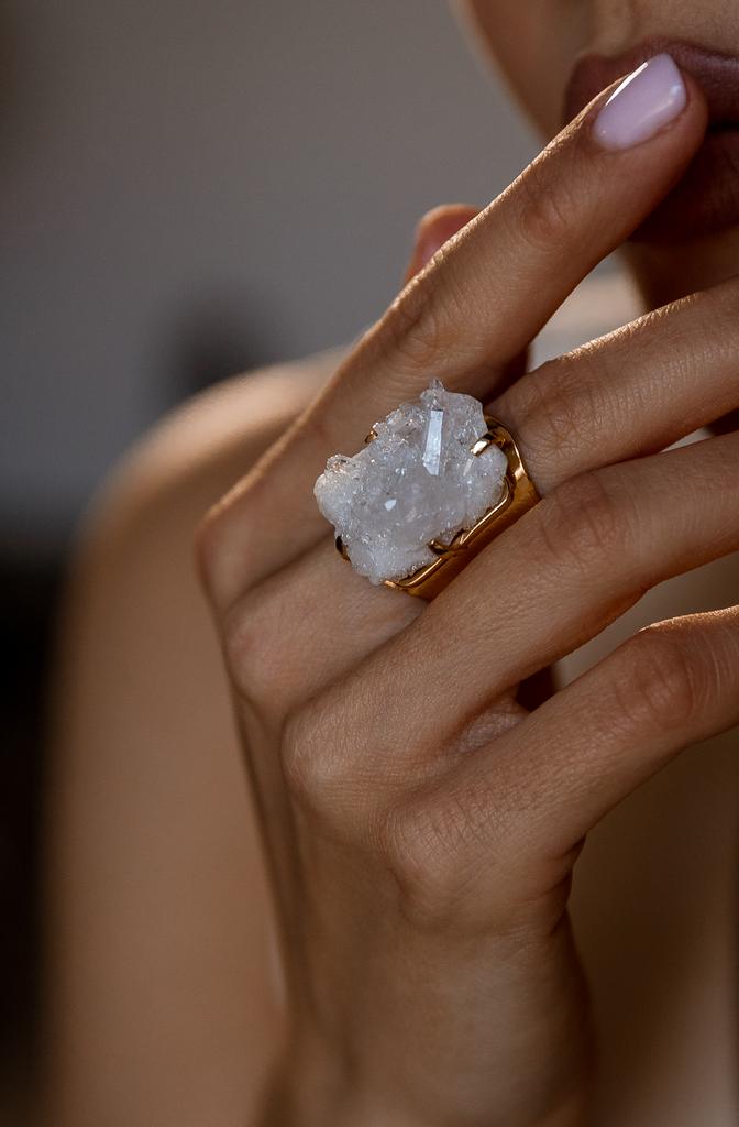 Кольцо кафф с горным хрусталем