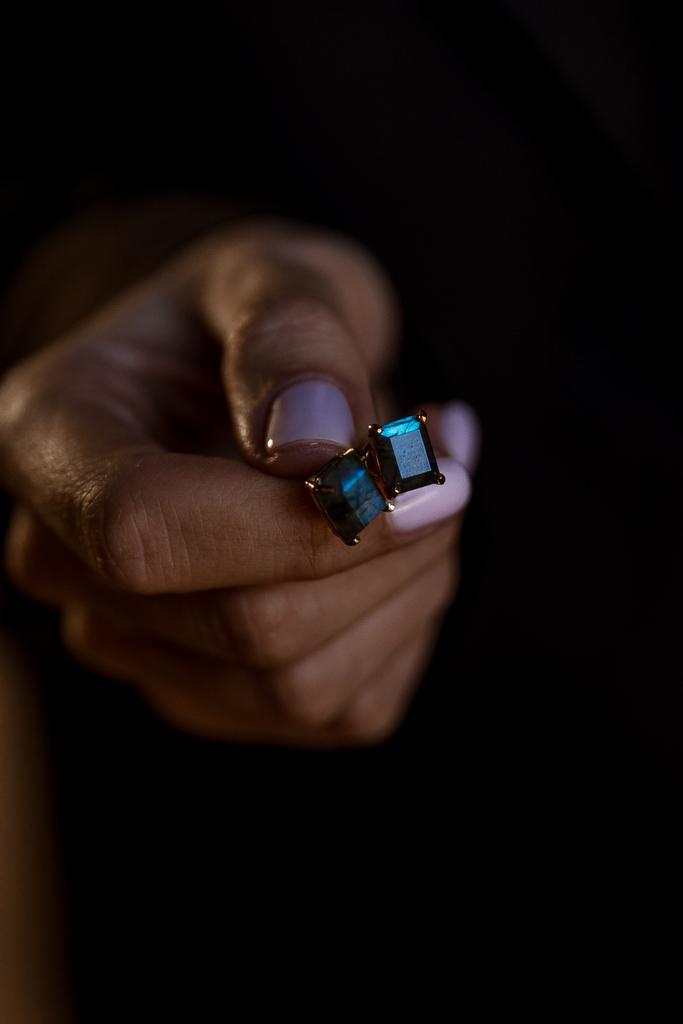 Пусеты с лабрадоритом в огранке