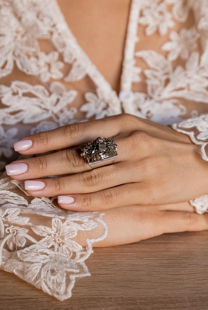 Кольцо кафф с пиритом