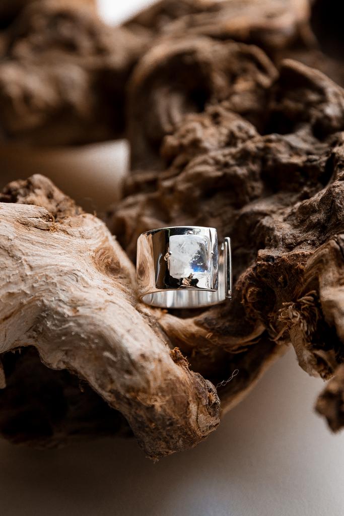 Кольцо женское РИТМ с лунным камнем