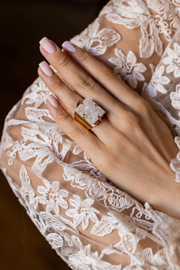 кольцо с друзой горного хрусталя купить в магазине украшений из натуральных камней и минералов