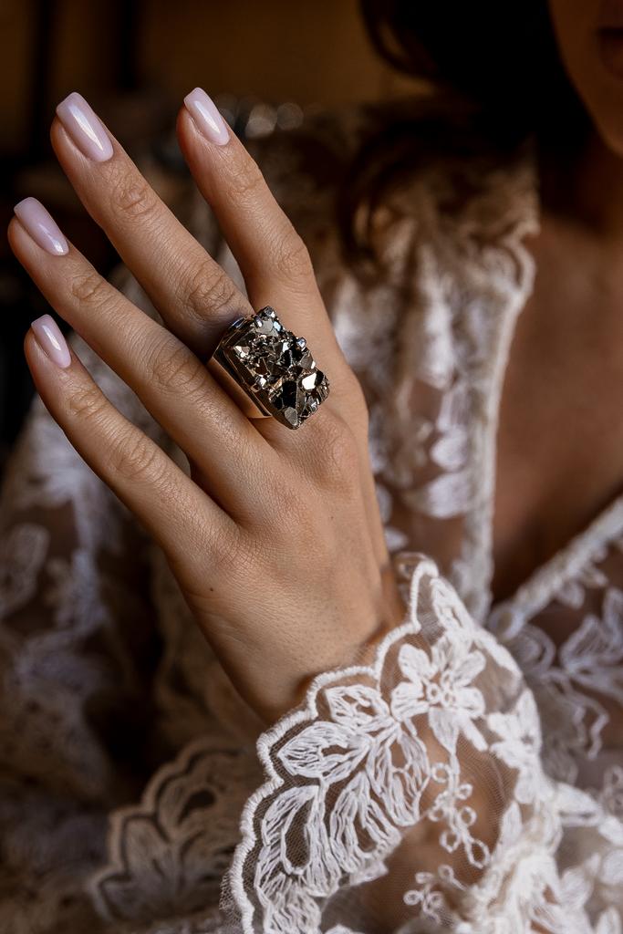 Кольцо кафф с пиритом