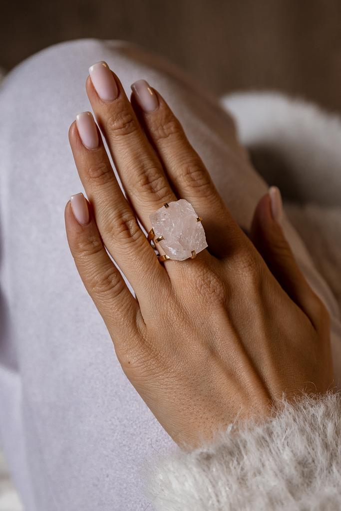 Кольцо с розовым кварцем