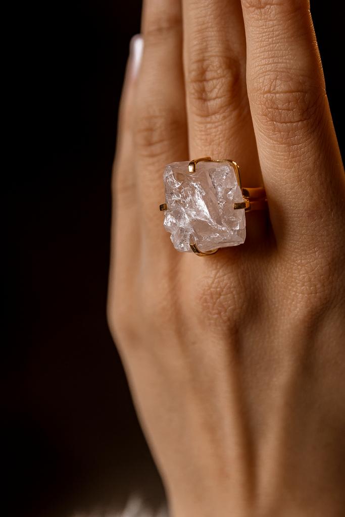 Кольцо с розовым кварцем