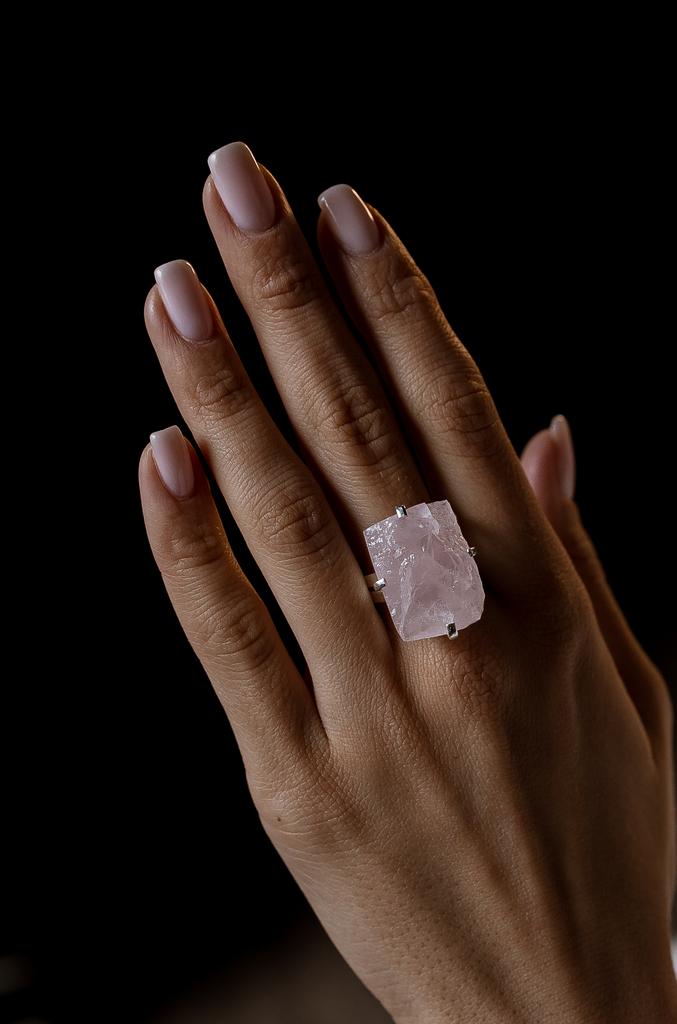 Кольцо с розовым кварцем