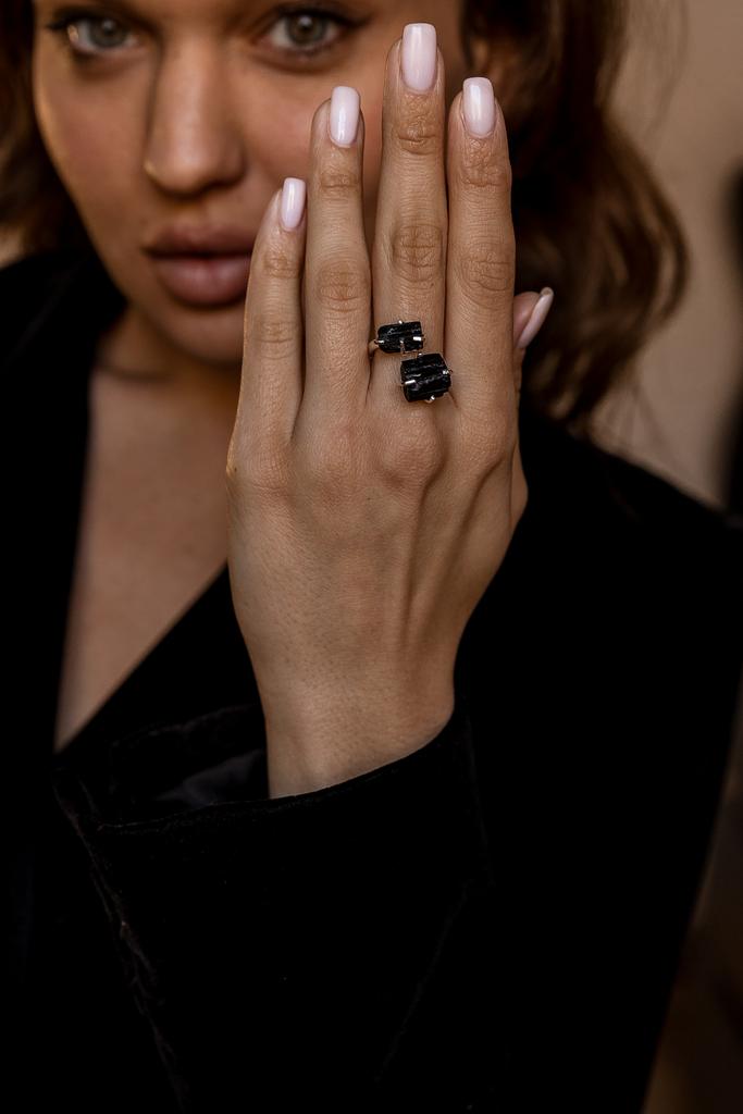 Двойное кольцо с черным турмалином