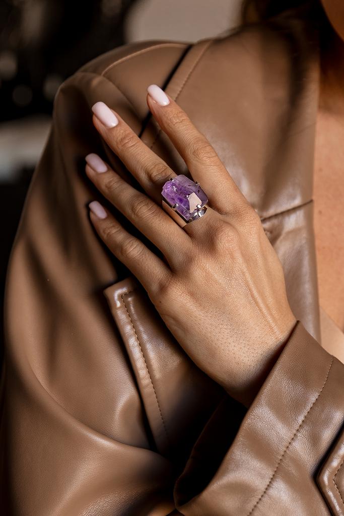 Кольцо кафф с кристаллом аметиста