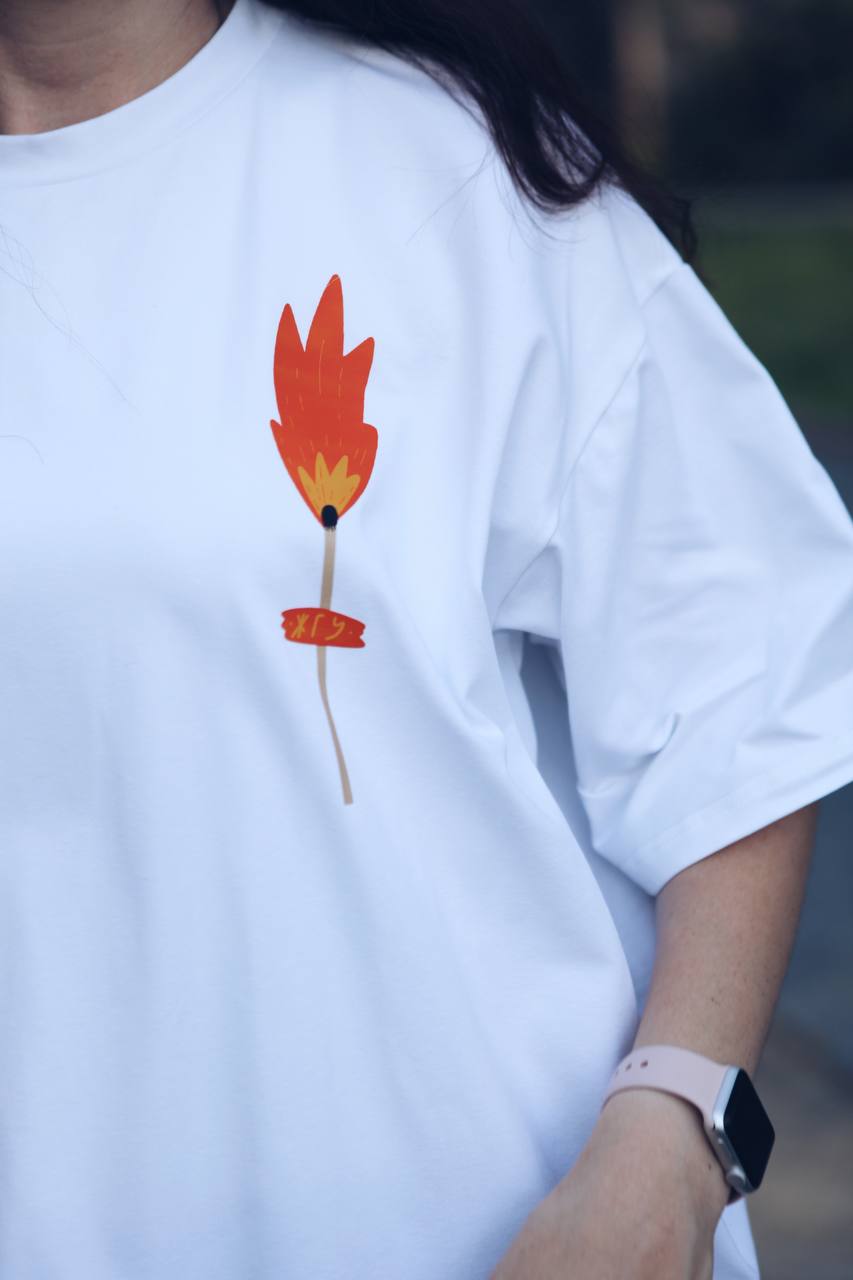 Спичка на белом