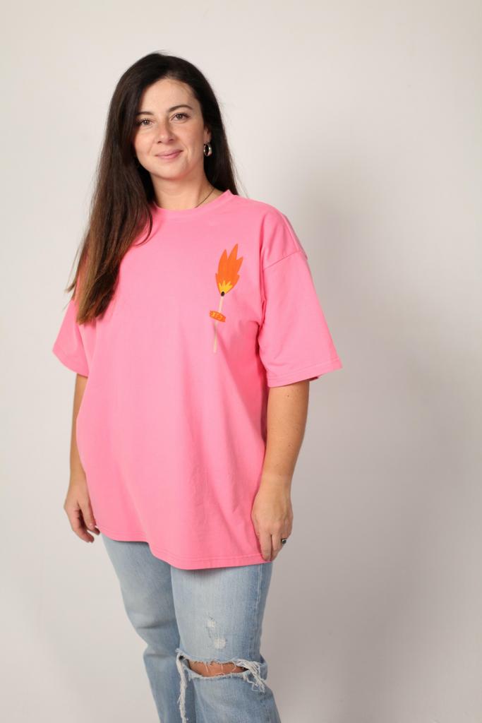 Спичка на розовом