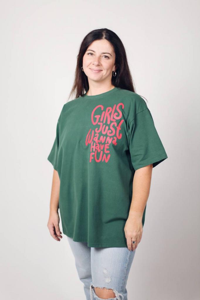 Girls just wanna have fun на зеленом